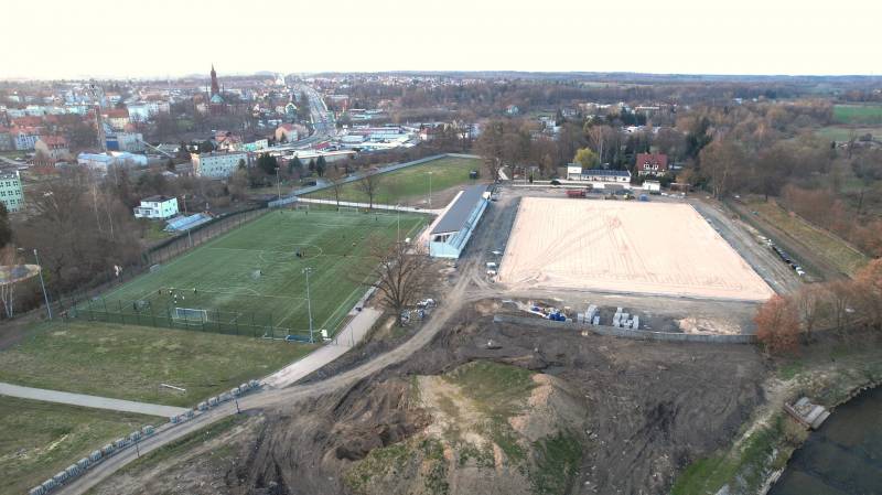 widok z lotu ptaka na modernizowany stadion